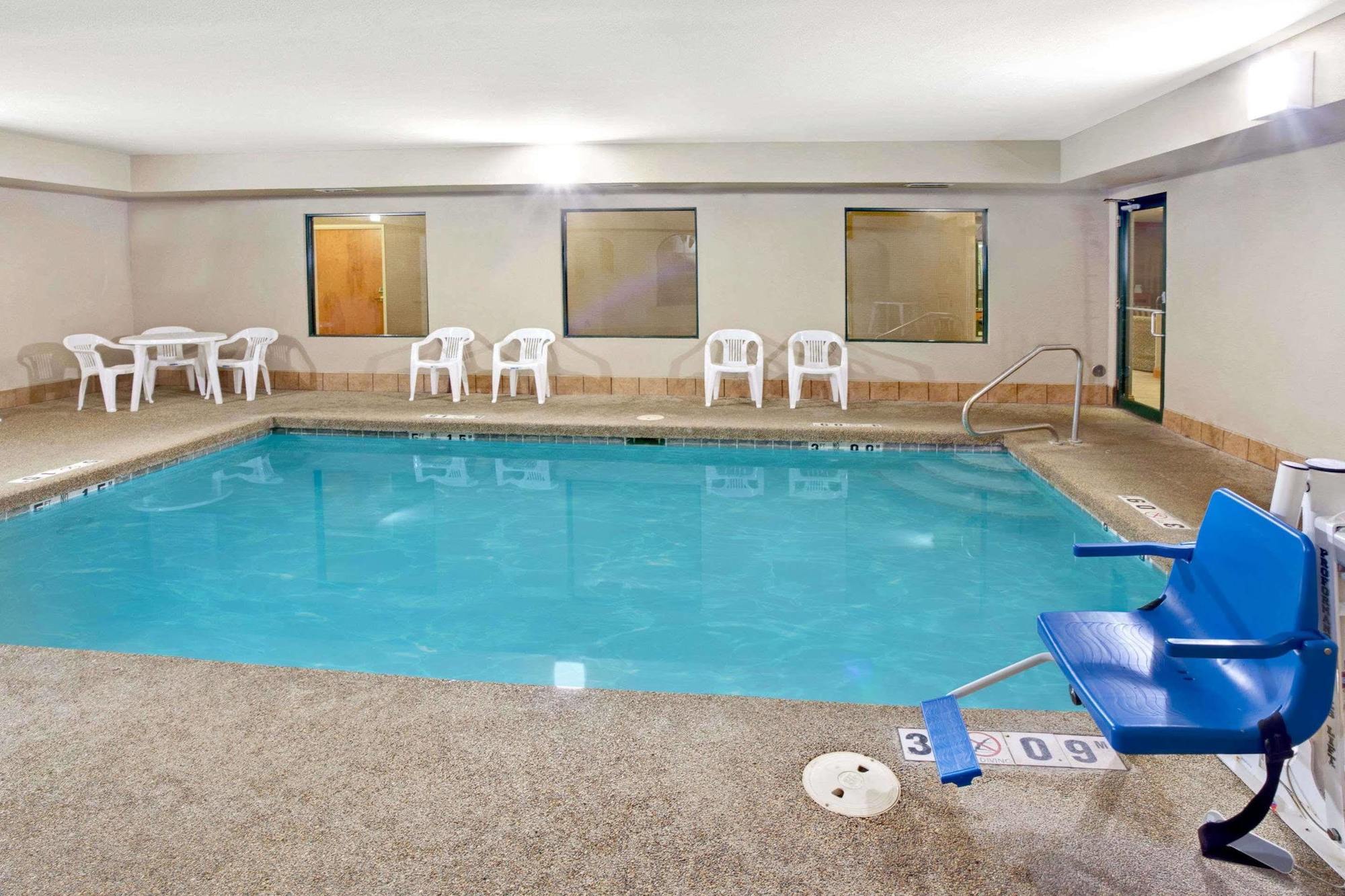 Super 8 By Wyndham Motel